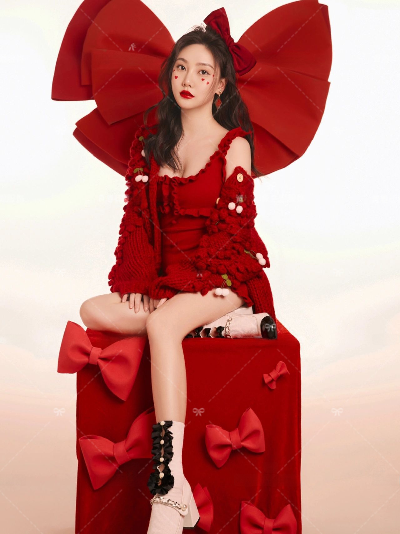 Red Sweater Christmas Theme Ne - Photography Of The Year ulasan dan harga